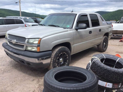 2005 Chevrolet Avalanche for sale at Troy's Auto Sales in Dornsife PA