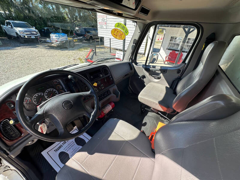 2022 Freightliner M2 106