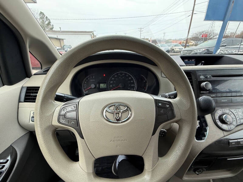 2012 Toyota Sienna LE 7-Passenger Auto Access Seat