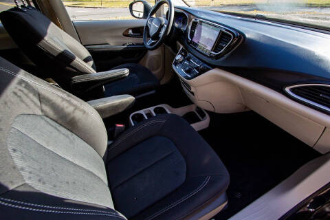 2022 Chrysler Voyager LX