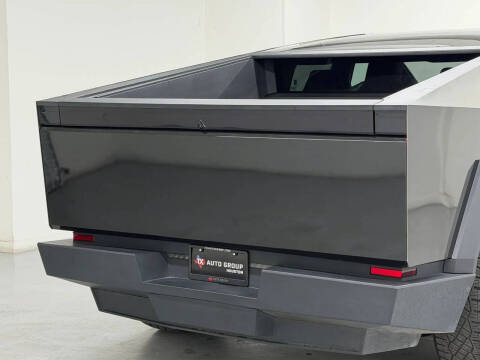 2025 Tesla Cybertruck Long Range