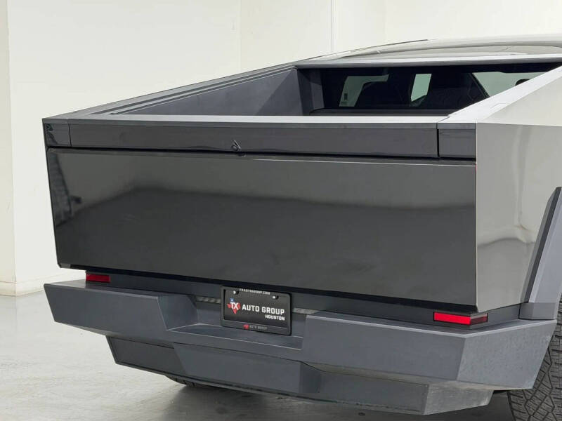 2025 Tesla Cybertruck Long Range