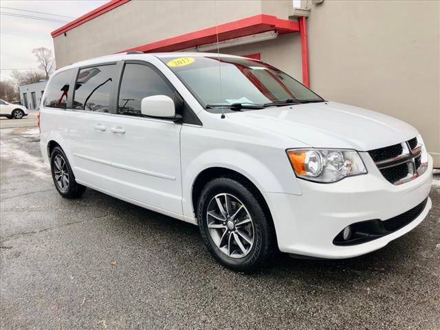 2017 Dodge Grand Caravan for sale at Richardson Sales, Service & Powersports in Highland IN