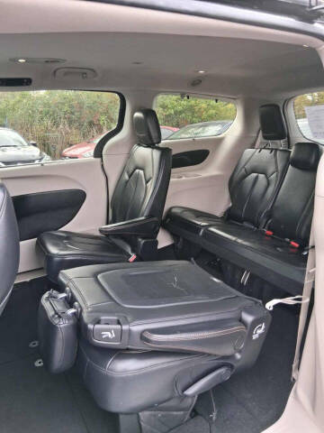 2017 Chrysler Pacifica Touring-L