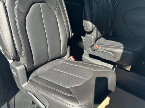 2025 Chrysler Voyager LX