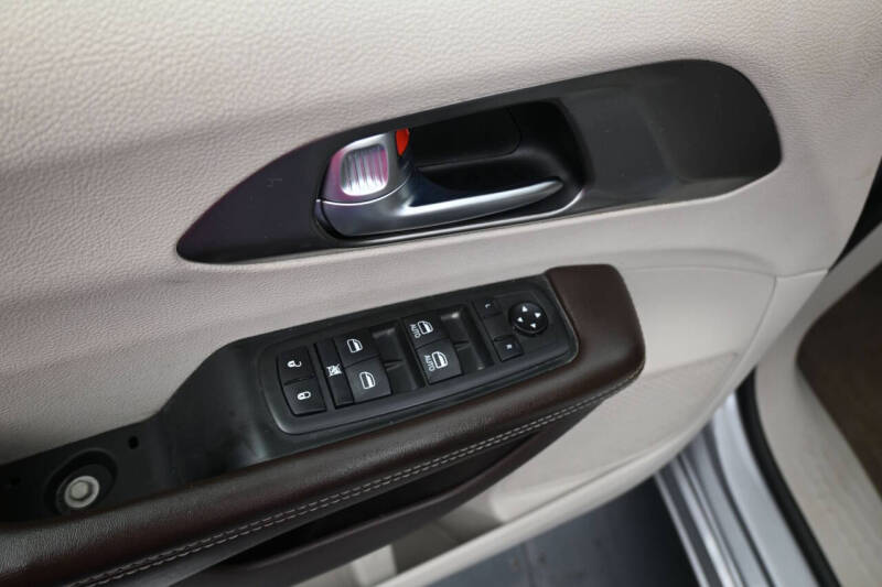 2021 Chrysler Voyager LX