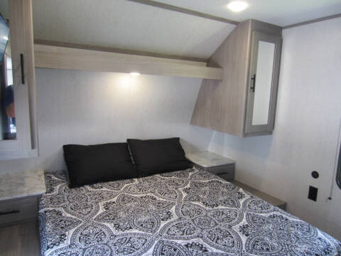 2022 Coleman Lantern Series 242BH