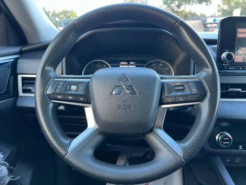 2022 Mitsubishi Outlander ES