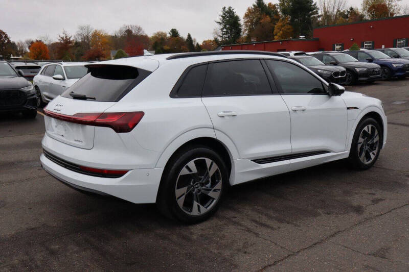 2021 Audi e-tron quattro Premium