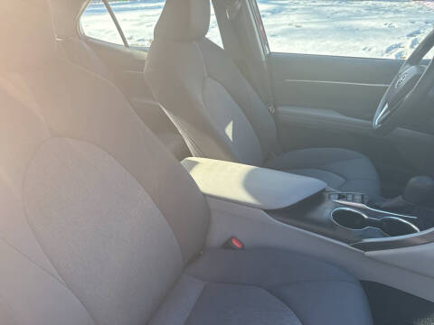 2022 Toyota Camry Hybrid LE