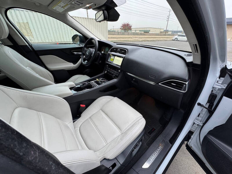 2017 Jaguar F-PACE 35t Prestige