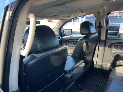 2017 Nissan Titan SV