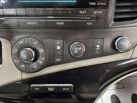 2012 Toyota Sienna LE 8-Passenger