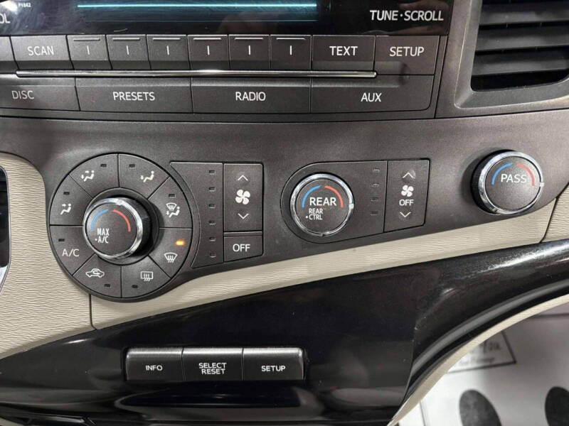 2012 Toyota Sienna LE 8-Passenger