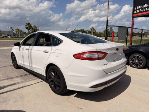 2015 Ford Fusion SE