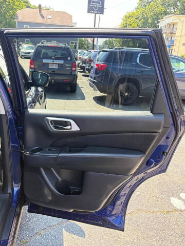 2017 Nissan Pathfinder SL