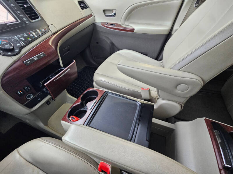 2014 Toyota Sienna Limited 7-Passenger