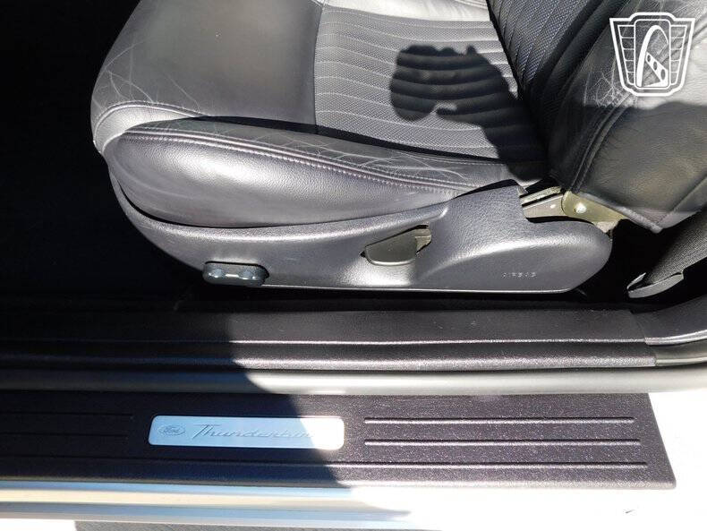 2004 Ford Thunderbird Deluxe