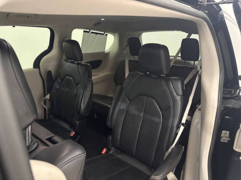 2017 Chrysler Pacifica Touring-L Plus
