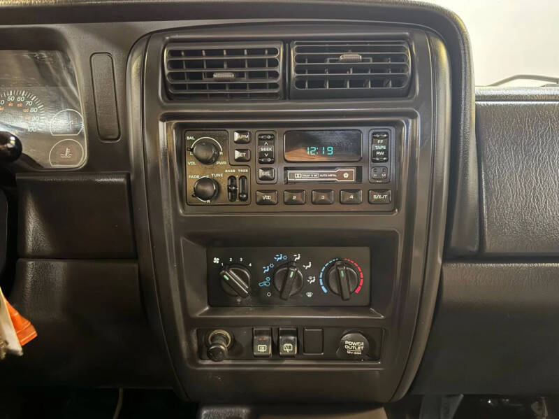 2000 Jeep Cherokee SE