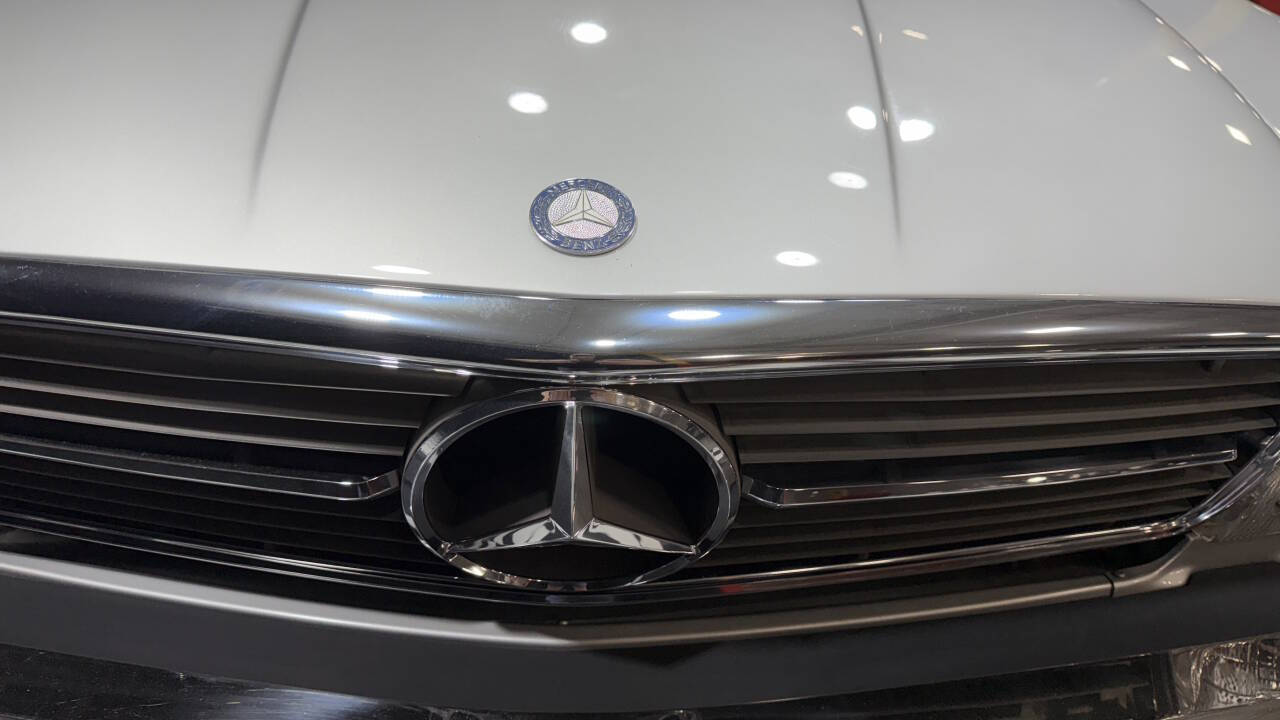 1988 Mercedes-Benz 560-Class 37