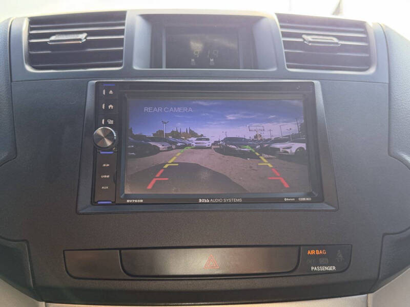 2011 Toyota Highlander SE