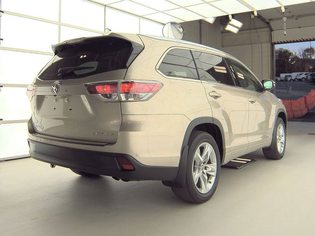 2016 Toyota Highlander for sale at Vrbo Motors in Linden, NJ