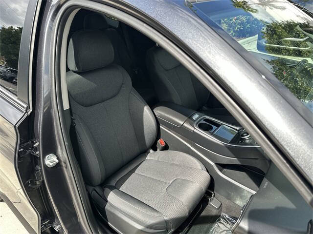 2023 Hyundai Santa Fe SE