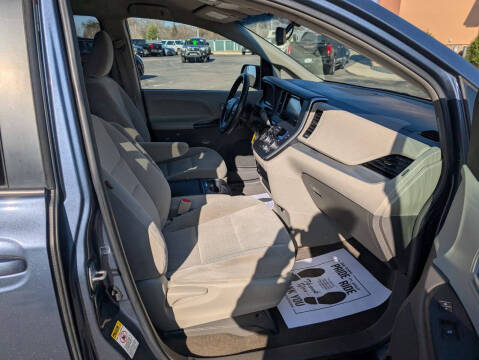 2017 Toyota Sienna LE 8-Passenger