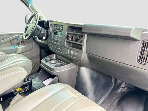 2022 Chevrolet Express 2500