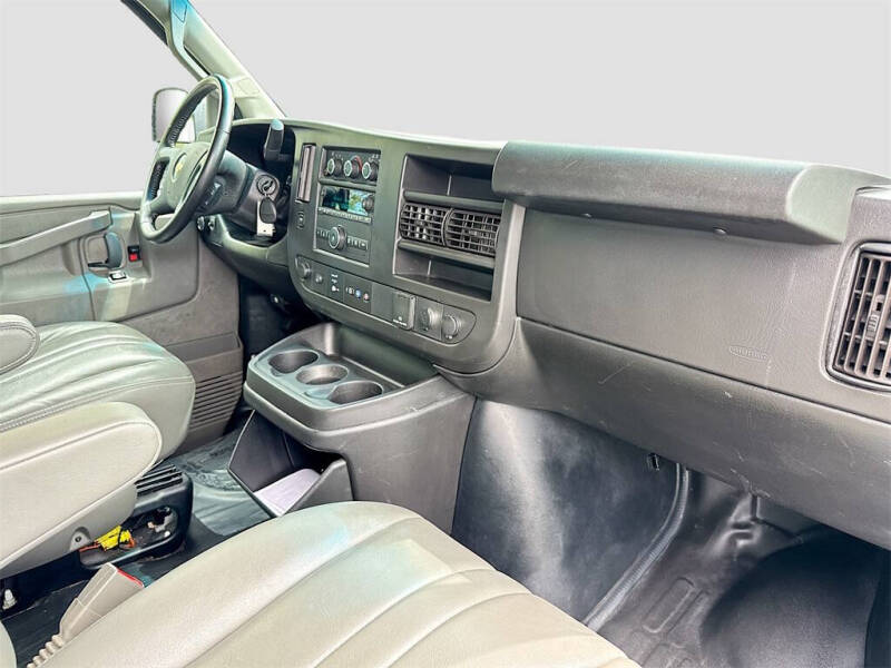 2022 Chevrolet Express 2500