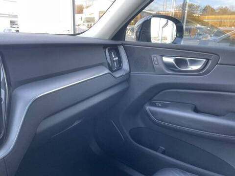 2025 Volvo XC60 B5 Core Dark Theme