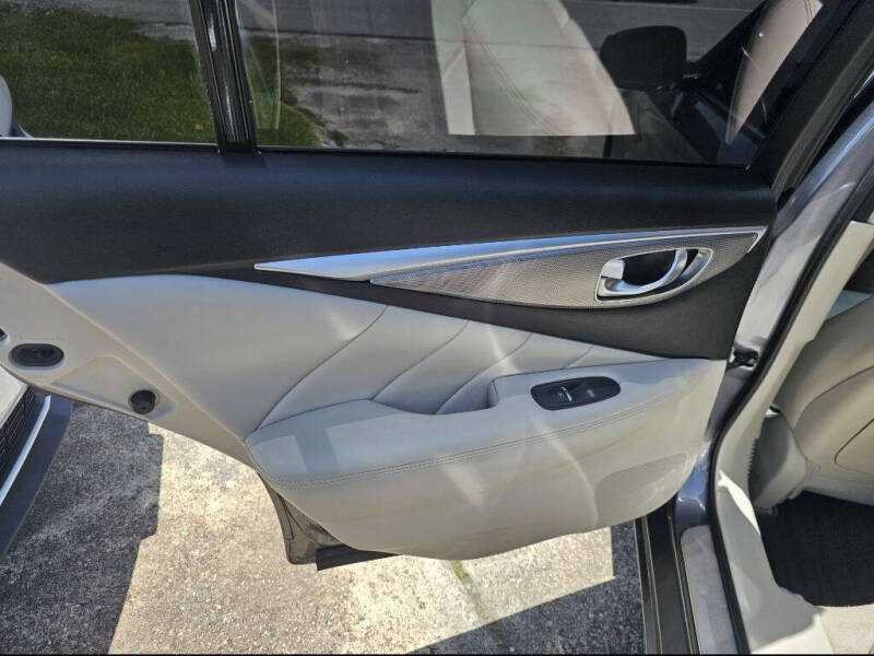 2015 Infiniti Q50