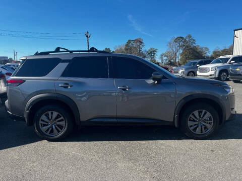 2024 Nissan Pathfinder SV