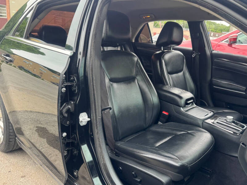 2016 Chrysler 300 Limited