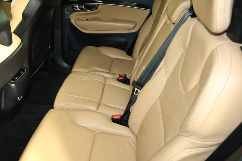 2018 Volvo XC90 T6 Momentum
