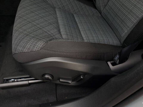 2025 Volvo XC60 T8 Core Dark Theme