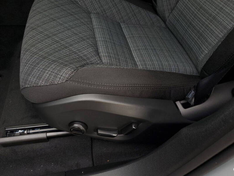 2025 Volvo XC60 T8 Core Dark Theme