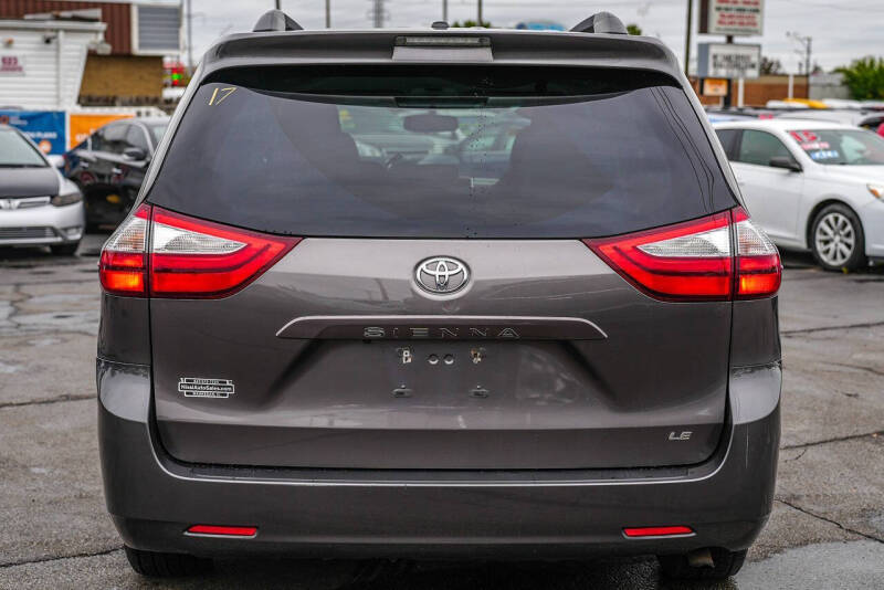 2015 Toyota Sienna LE 8-Passenger