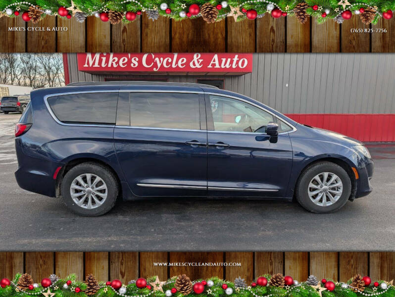 2017 Chrysler Pacifica Touring-L's photo