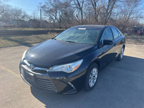 2015 Toyota Camry Hybrid for sale at Mr. Auto in Hamilton OH