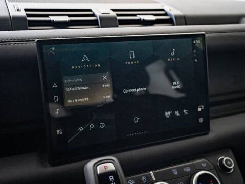 2024 Land Rover Defender 130 P400 Outbound