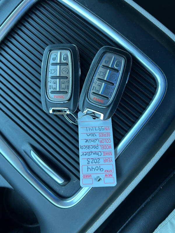 2023 Chrysler Pacifica Touring L