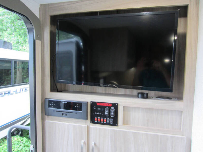 2022 Winnebago Micro Minnie 1808FBS
