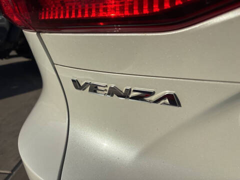 2023 Toyota Venza LE
