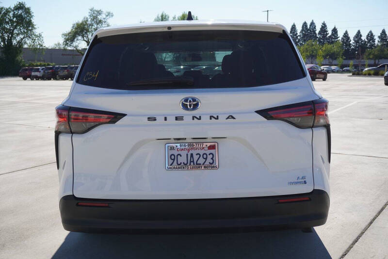 2021 Toyota Sienna LE 8-Passenger