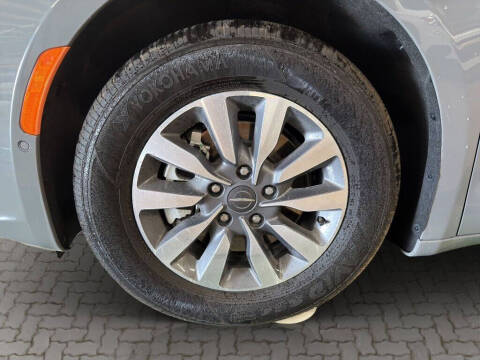 2025 Chrysler Pacifica Plug-In Hybrid Select
