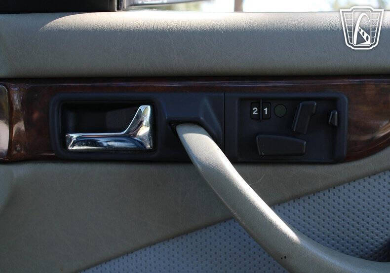 1988 Mercedes-Benz 560-Class 560 SEC