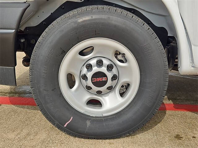 2024 GMC Savana 2500