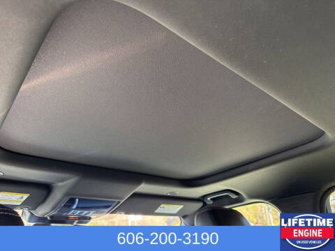 2023 Land Rover Discovery P300 S R-Dynamic